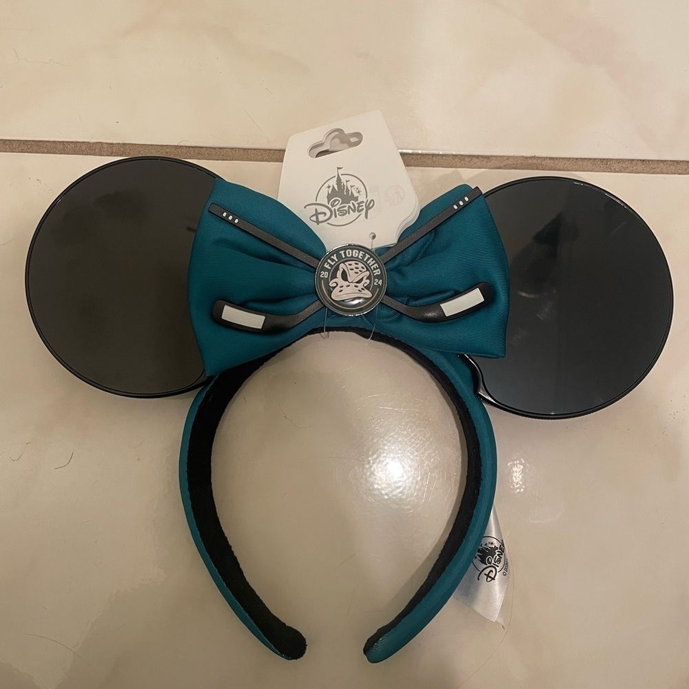 Disneyland Anaheim Ducks Day Ears Mighty 2024 NHL Hockey Disney NWT - Picture 2 of 5